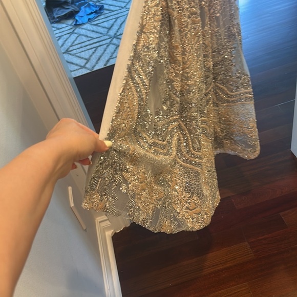 Beautiful sequin 2023 couture dress - Picture 7 of 8